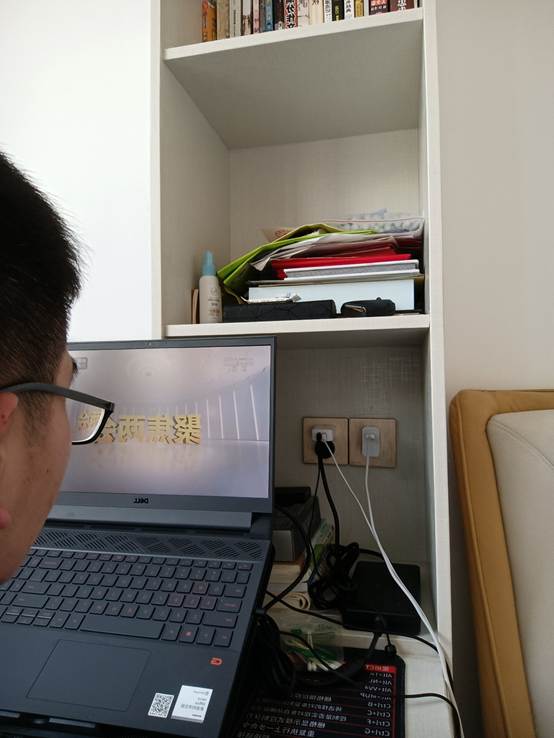 电子工程学院光电2103方是李