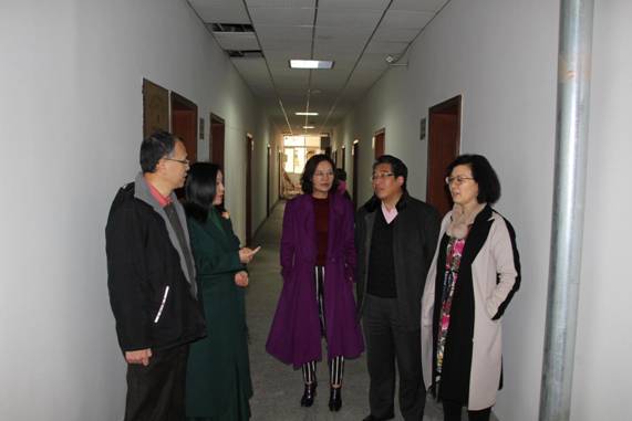 万校长、孙校长安全检查图片